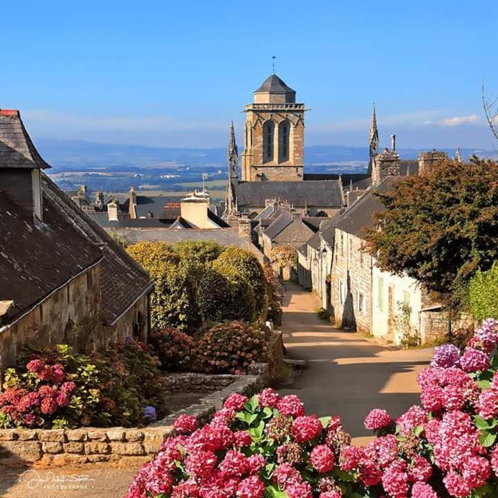 Sur Les Hauteurs De โลโครน็อง ภายนอก รูปภาพ